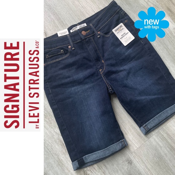 NWT 🦋 Levi Strauss Skinny Shorts
| Size: 4 - Picture 3 of 16